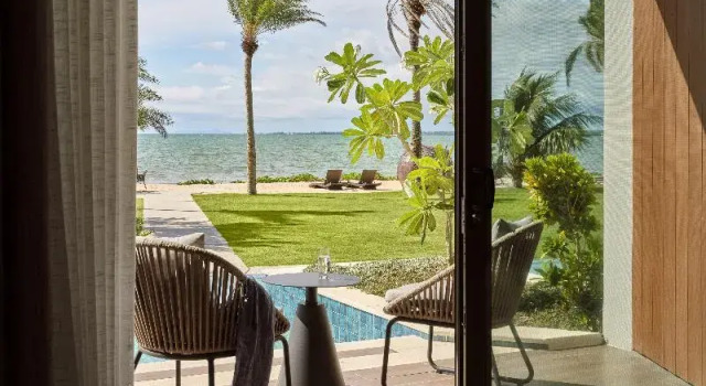 Полулюкс Crowne Plaza Fiji Nadi Bay Resort & Spa by IHG