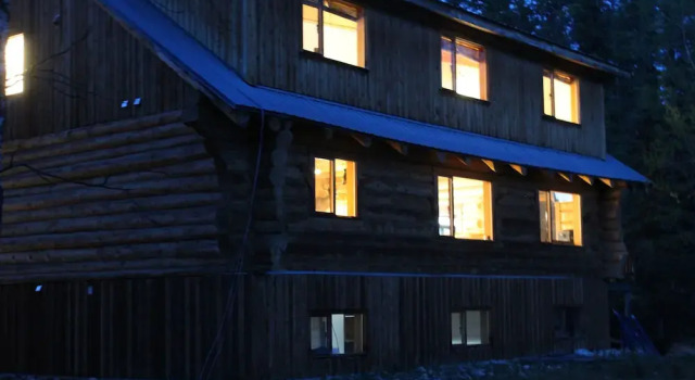 Rock Lake Lodge, Varaa Lomakoti Rock Lake Lodge Provincial Park Alberta's Rockies