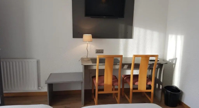 Hôtel Restaurant Les Bruyères, Book Hotel Hoteller i Medoc med parkering, Parkering