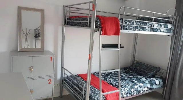 Кровать в общем номере Lisbon Hostel Terminal 3