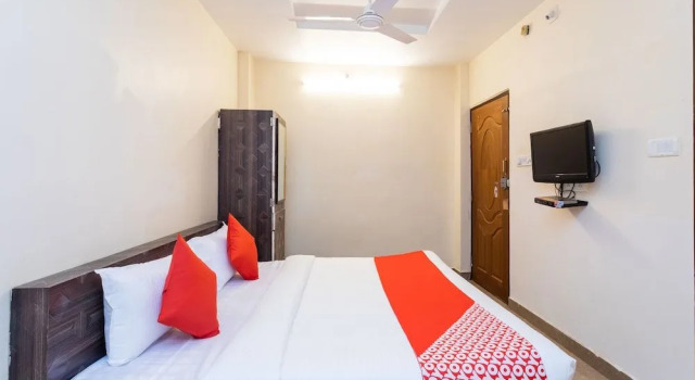 OYO 36211 Hotel Padma Palace