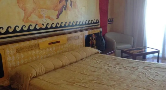 Одноместный номер Standard с балконом и с красивым видом из окна Roman Boutique Hotel