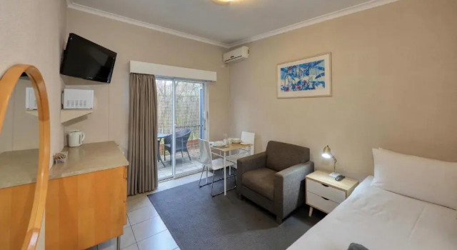 Апартаменты Executive Hamilton Hume Motor Inn