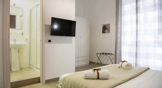 B&B Smeraldo, Забронировать Отель «постель и завтрак» Отели Неаполя с завтраком, рядом с Кафедральный собор Неаполя, Завтраки