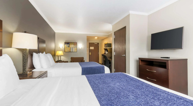 Четырёхместный номер Standard Best Western Plus Olathe Hotel