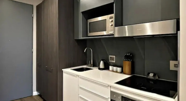 Menlyn Maine Luxury Rentals, Prenota Hotel Waterkloof 