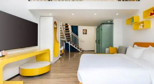 Люкс с 2 комнатами с видом на бассейн Sanya Mi Yue Hotel