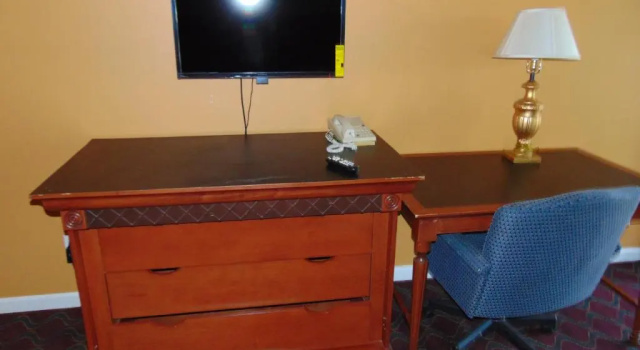 Четырёхместный номер Standard Budget Inn - Roxboro