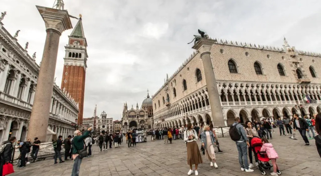 Doge's Palace Suite R&R