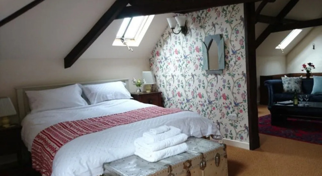 Lower Severalls Farmhouse, Book Bed and Breakfast Hoteller i Crewkerne med parkering, Parkering