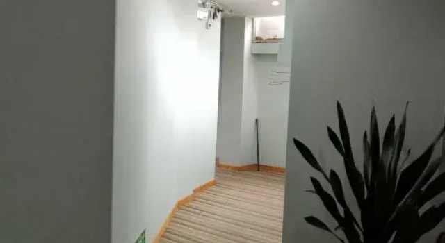 Lichuan Dushi Yijia Homestay, Prenota Hotel Enshi Prefecture Cina