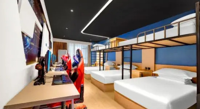 Кровать в общем номере i Electronic Sports Hotel (Harbin Railway West Station Wanda Plaza)