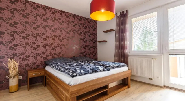 Modern Apartment with 2 Bedrooms, Забронировать Апартаменты/квартира Отели Карловых Варов с парковкой, рядом с Музей Яна Бехера, Парковка
