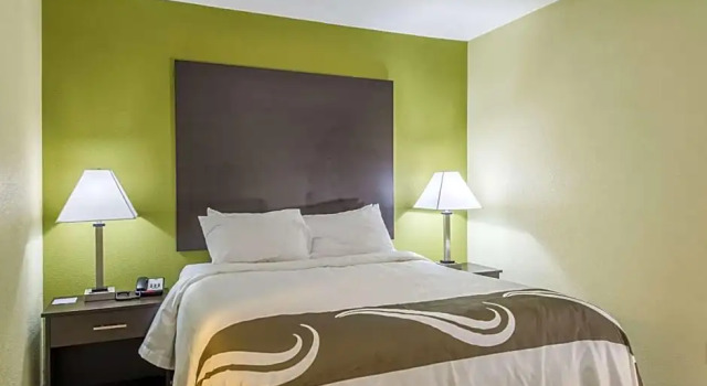 Люкс Цокольный этаж Quality Inn & Suites University Area