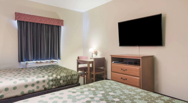 Четырёхместный номер Standard Econo Lodge Inn & Suites Rockmart