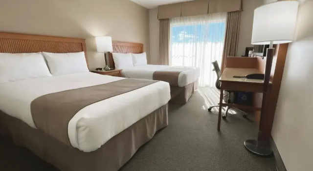 Четырёхместный номер Comfort Coast Capri Hotel