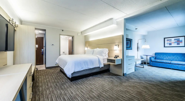 Люкс Holiday Inn Express Flint-Campus Area by IHG