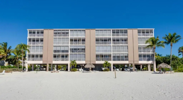 Castle Beach 105, Gulf Front, 2 Bedrooms, , Elevator, Sleeps 6, Heated Pool, Забронировать Отель Форт-Майерс-Бич Fort Myers Area