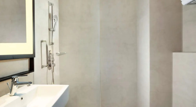Двухместный номер High Floor Hilton Garden Inn Jakarta Taman Palem
