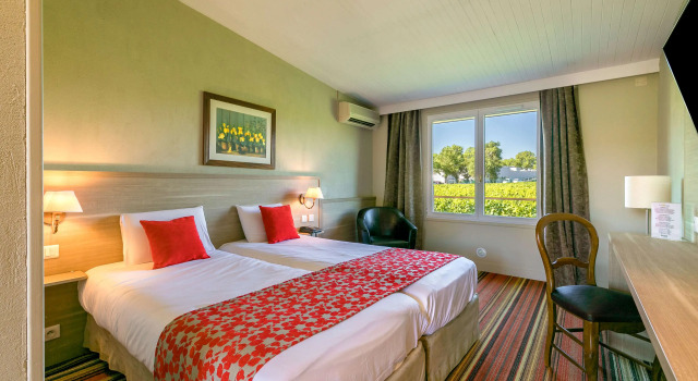 Двухместный номер Standard Kyriad Prestige Beaune le Panorama