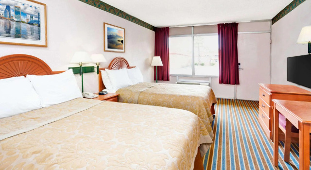 Четырёхместный номер Standard Magnuson Hotel Jacksonville Downtown