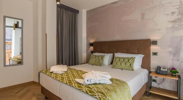 Полулюкс Navona Essence Hotel