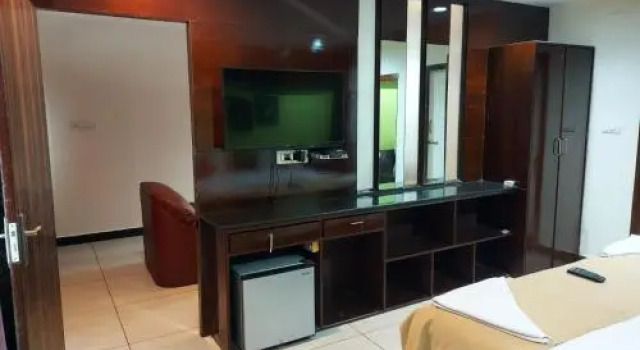 Hotel Rl Grand, Rezerwuj Hotel Hotele w Andhra Pradesh z parkingiem, Parking