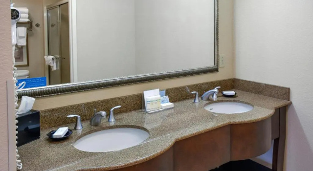 Студия Hampton Inn & Suites Youngstown-Canfield