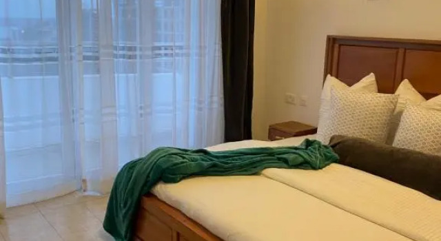 Karim house, 2 bedroom apartment with king beds, balcony view and workspace in Kilimani Nairobi