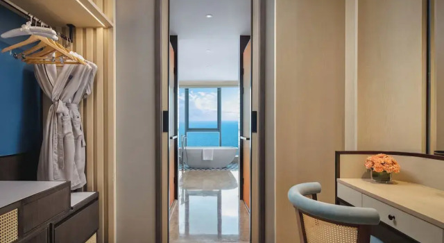 Двухместный люкс с видом на море Hotel Indigo Yantai Golden Coast