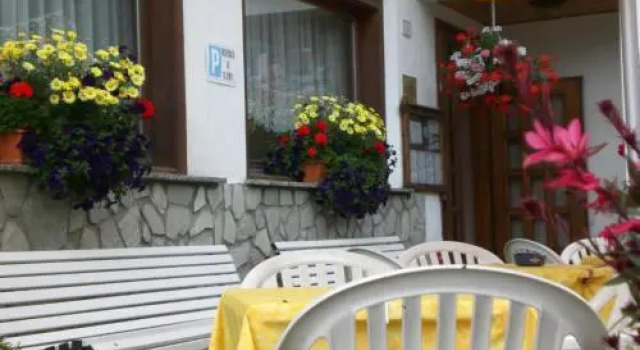 Hotel Croce Bianca, Забронировать Отель Отели Ливиньо 3 звезды, рядом с Бугельный подъёмник Дель Соле (нижняя станция), 3*
