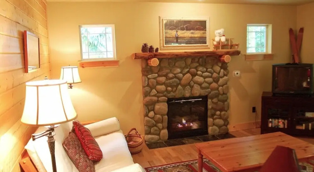Glacier Springs Cabin 2bedrooms, 2 Baths - hot tub & Pet Friendly!, Prenota Casa vacanze Warnick Stati Uniti