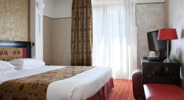 Номер Standard Hotel Eiffel Seine