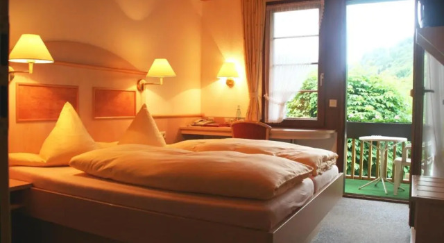 Двухместный номер Standard с балконом Hotel Gasthaus Hirschen Todtnau Brandenberg Hochschwarzwald Feldberg