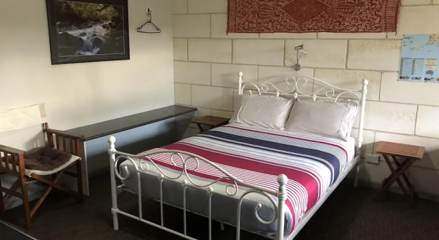 Port Campbell Guesthouse & Flash Packers, Book Guesthouse  