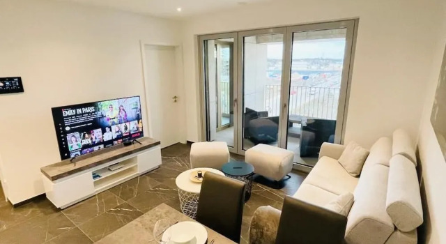 Апартаменты Deluxe Luxury Flat with Parking & Large Terrace
