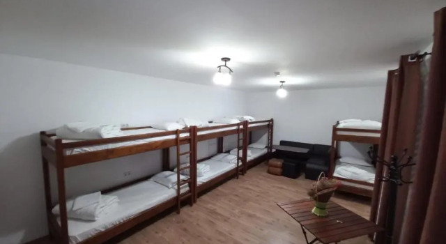 Кровать в общем номере (мужской номер) HOTEL ADRIANO