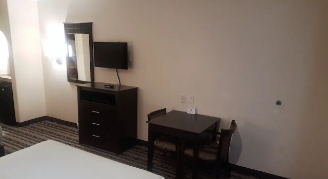 Люкс Standard Red Roof Inn & Suites Houston   Humble/IAH Airport
