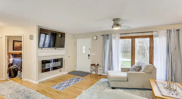 6 Mi to Dtwn: Cozy Omaha Apt w/ Private Yard!, Book Feriehus Sommerhuse i Omaha, Hytte