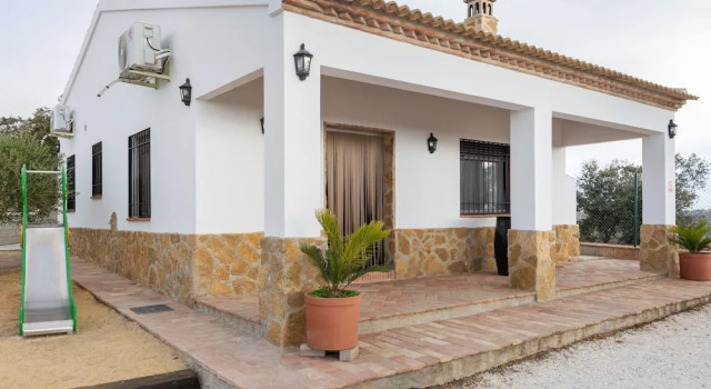 Quaint Holiday Home in Sevilla With Swimming Pool, Rezerwuj Hotel Penaflor Andaluzja