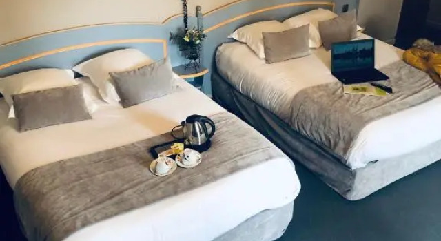 Семейный номер Standard Logis Hôtel Restaurant Azalées