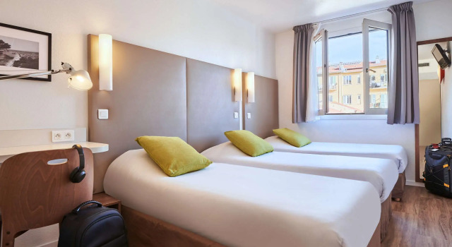 Трёхместный номер Standard Campanile Hotel Nice Centre Acropolis
