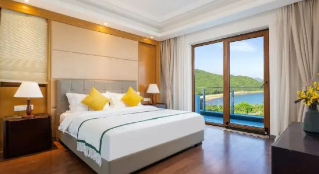 Люкс с 3 комнатами с балконом и с видом на море Sanya Haiyun Island Homestay (Banshan Peninsula Branch)