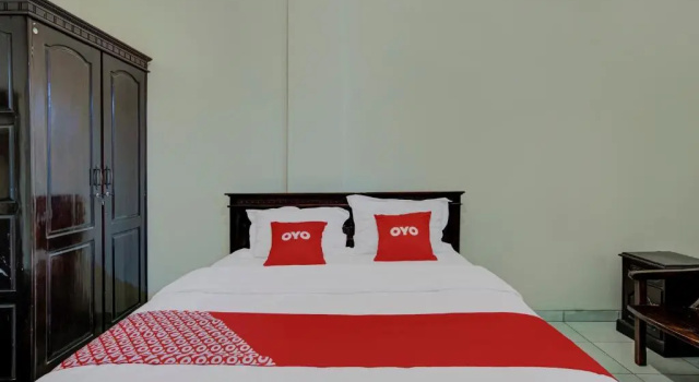 Двухместный номер Standard RedDoorz Syariah at Hotel Pandan Wangi near Alun Alun Sidoarjo