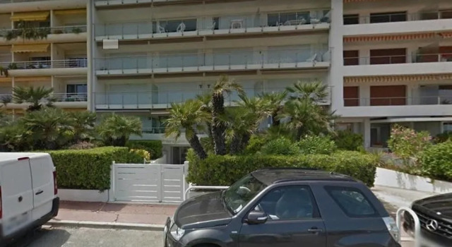 Sea View Flat, beach access by GuestReady