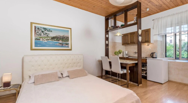 Beautiful Apartment in Omisalj With Wifi, Prenota Appartamento Hotel a Isole Quarnerine con parcheggio, Parcheggio