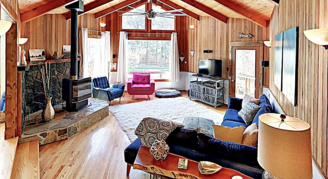 New Listing! Bend Basecamp W/ Hot Tub, Fenced Yard 3 Bedroom Home, Book Hotel 4-stjernede hoteller i Bend, 4*
