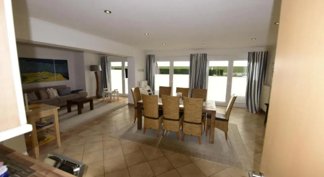 Großzügige Familienwohnung - mit grossen Esszimmer, Забронировать Апартаменты/квартира Йюст East Frisian Islands