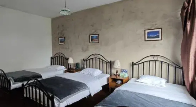 Трёхместный номер Standard Lijiang Baisha There International Youth Hostel