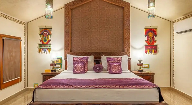 Chokhi Dhani Resort, Забронировать Курортный отель Отели штата Раджастхана с бассейном, Бассейн